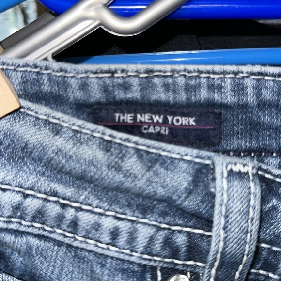 LOTS OF WEAR LEFT IN THESE SUPER CUTE VIGOSS THE NEW YORK BLING CAPRIS SIZE 9/10 - Picture 4 of 10